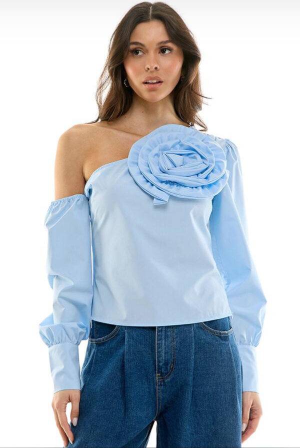 TOP DE FLOR AZUL MEDIO HOMBRO MANGA LARGA
